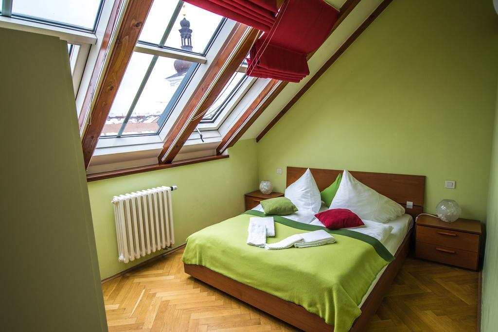 Apartamento Ruterra Red Roofs View With Garage Praga Exterior foto